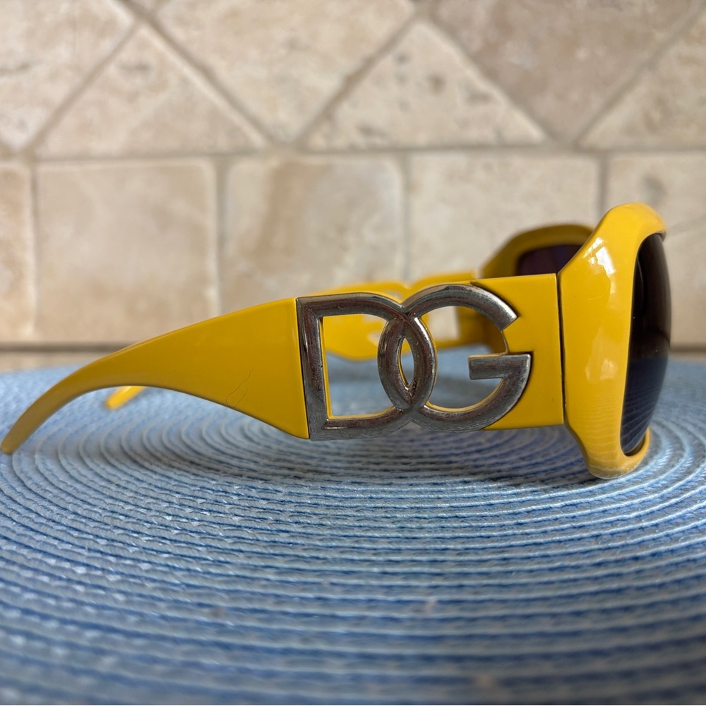 Yellow Oversized Sunglasses - Picture 2 of 15